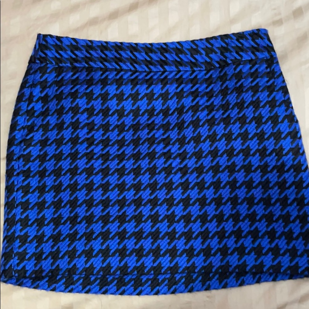 Black and blue knit skirt